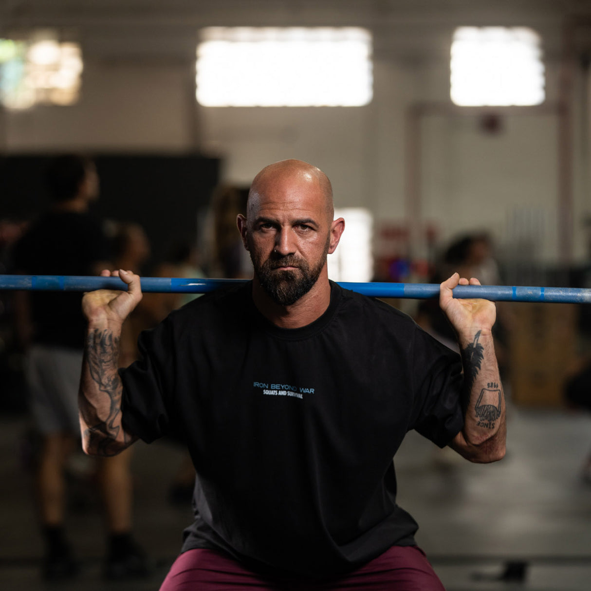 Cocowod ropa crosstraining Camiseta Unisex modelo Iron Beyond War | Oversized